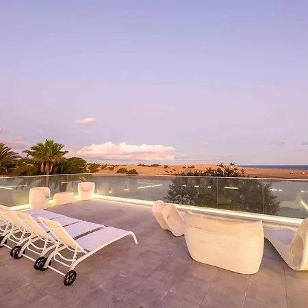 Seafront Villa With Jacuzzi * 马斯帕洛马斯