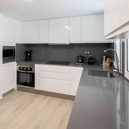 Seafront Villa With Jacuzzi 马斯帕洛马斯