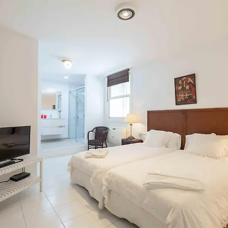 Seafront Villa With Jacuzzi 度假居