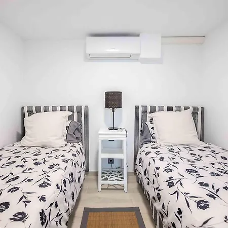 度假居 Seafront Villa With Jacuzzi 马斯帕洛马斯