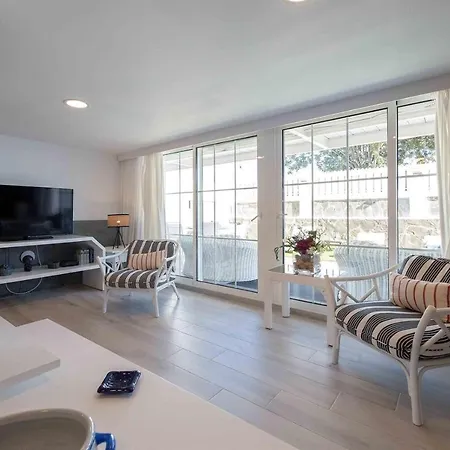 度假居 Seafront Villa With Jacuzzi *