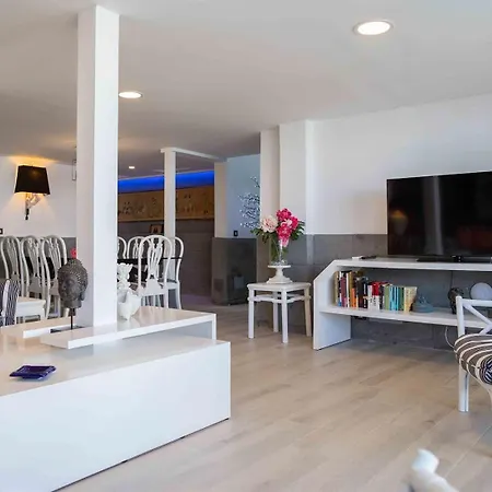 度假居 Seafront Villa With Jacuzzi