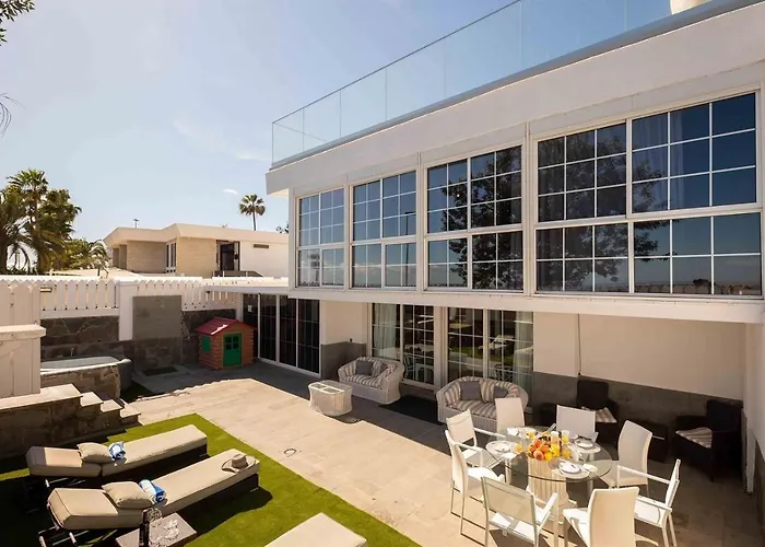 Seafront With Jacuzzi Holiday home