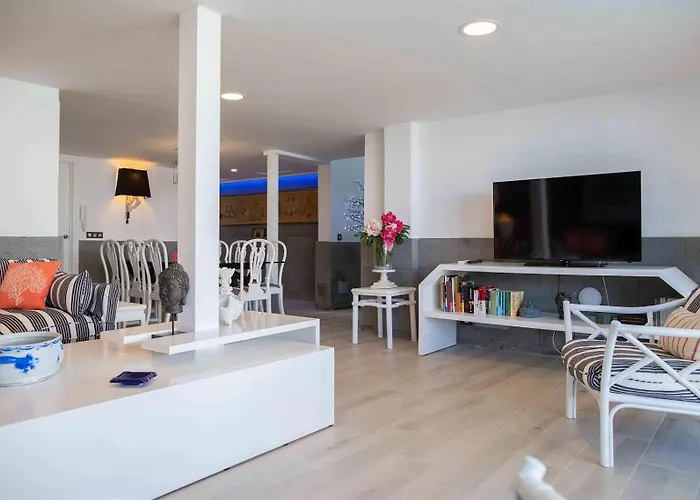 Holiday home Seafront With Jacuzzi