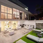 Seafront With Jacuzzi Ferienhaus *