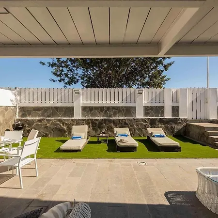 Seafront Villa With Jacuzzi Сasa de vacaciones