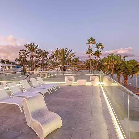 Seafront With Jacuzzi *