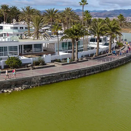 Seafront With Jacuzzi