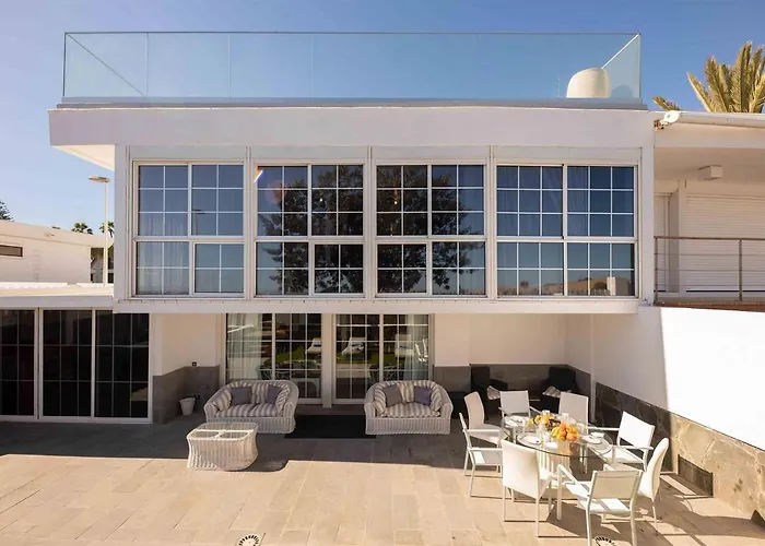 Seafront With Jacuzzi Feriehus *