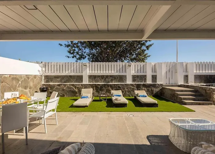 Seafront With Jacuzzi Feriehus