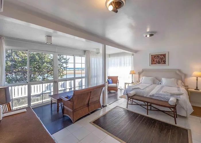 Seafront With Jacuzzi Feriehus *