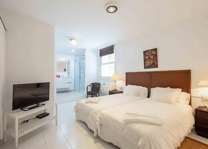 Seafront With Jacuzzi Feriehus