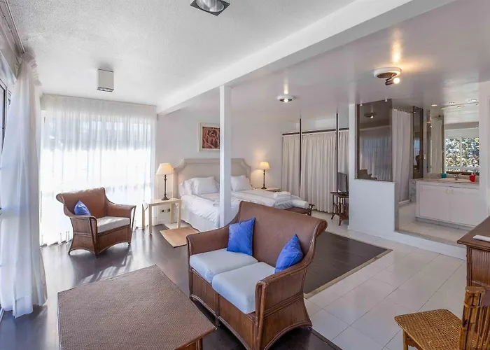 Seafront With Jacuzzi *